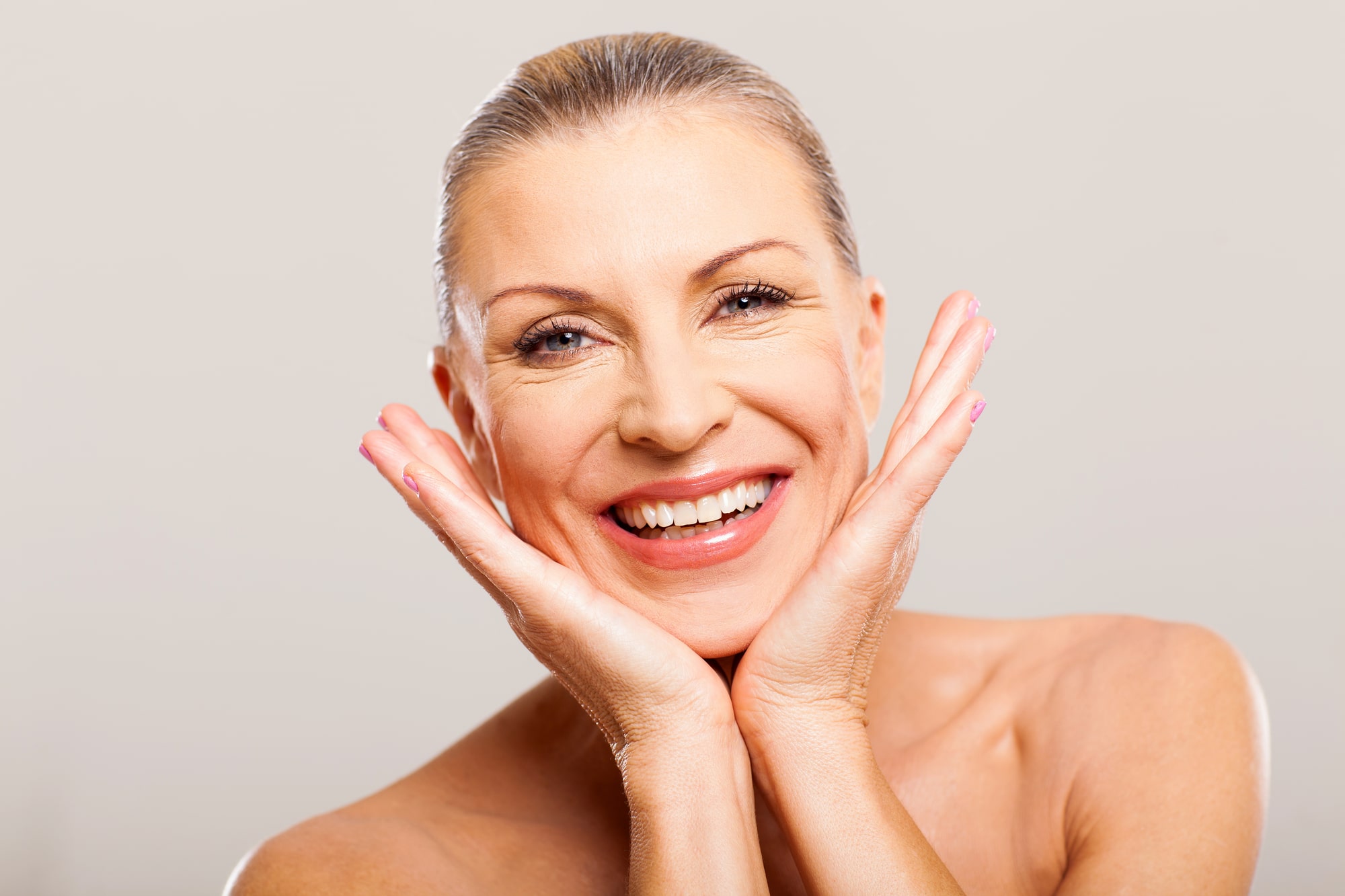 8 causas do envelhecimento da pele que você pode evitar hoje mesmo