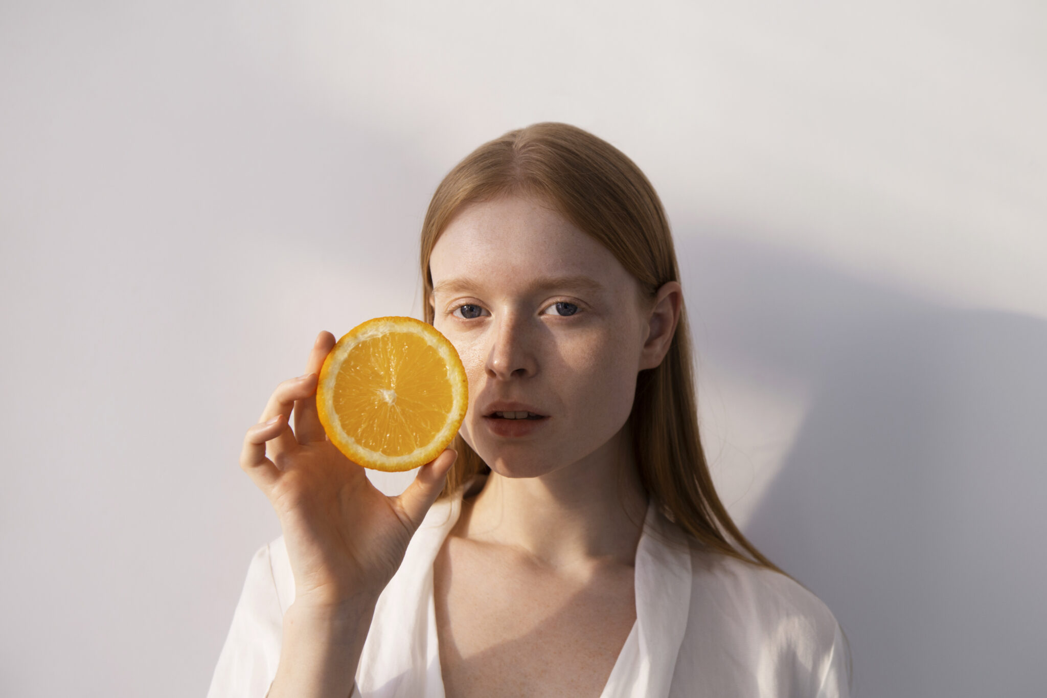 ÁCIDO ASCÓRBICO (VITAMINA C): BENEFÍCIOS COMPROVADOS PARA A PELE DO ROSTO